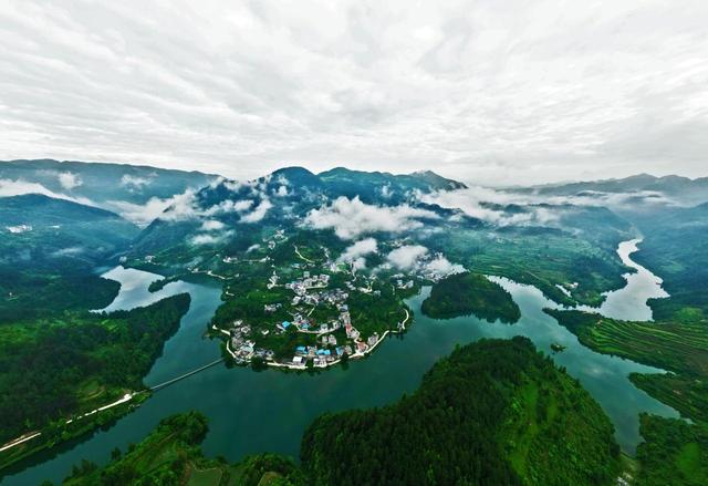 【全国生态日】“绿美贵州”图片展：一汪碧水绕青山