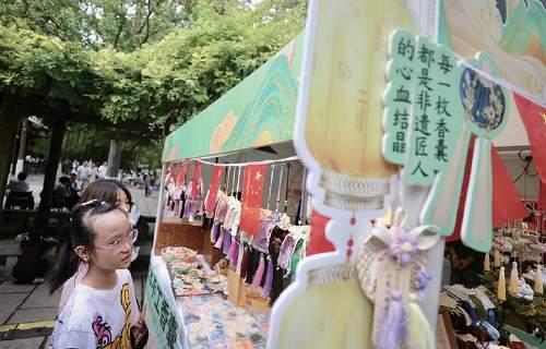 一年四季 泉在济南｜济南：市集烟火气 最抚游人心