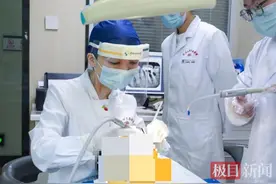男童打闹中磕断门牙，妈妈“教科书式”紧急处理！医生提醒：牙外伤应妥善保存断牙图片