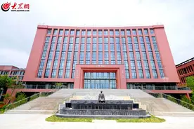 青岛市内四区和高新区224分以上 即墨区140分以上 就有机会被这所优质高中录取！图片