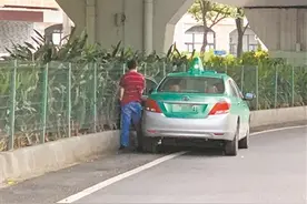 司机随地小便 道路岂是“露天厕所”？图片