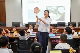浙江德清总工会暑期“办学”解决员工“看护难”图片
