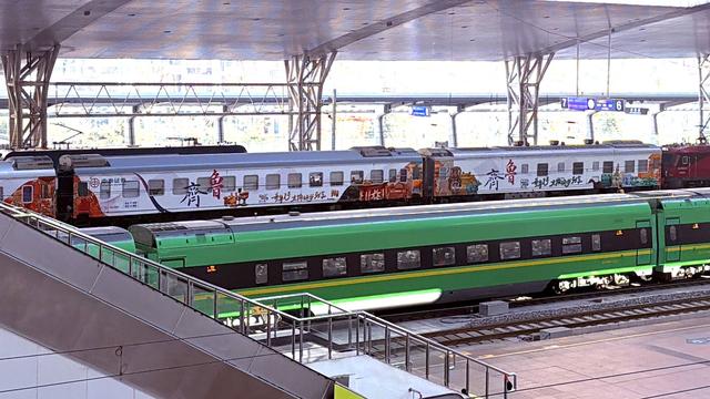 闪电评论 | 搭乘“好客山东·齐鲁1号”，在铁轨上开启一场与文明的邂逅之旅