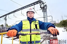 地铁供电维修技师自制“神器”，可将除冰效率提升三倍图片
