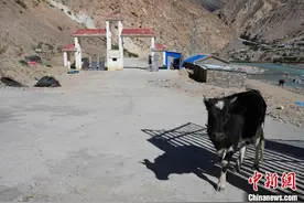 眺望尼泊尔雅犁口岸图片