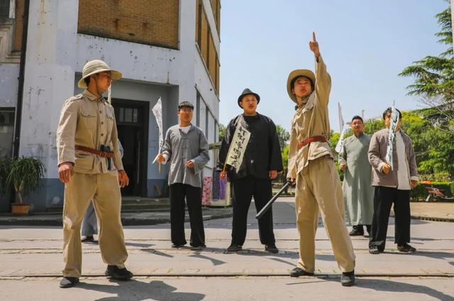 动线优化、情境演艺、主题影片三大维度升级，上海影视乐园《初心号·红色巴士》“廉洁版”上线