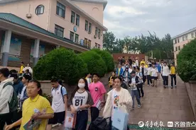 鲜花送孩子！烟台市2024年中考结束，6月28日公布成绩图片