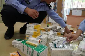 用医保卡开出药后转售套现，200余人落网！图片