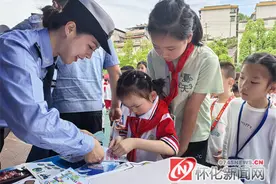 新晃一完小：趣味游艺学知识，爱路护路入童心图片