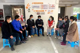 走进“家门” 敲开“心门” 江苏常熟公安用“小板凳”架起警民连心桥图片