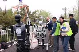 “黑匣子”、大长腿、领跑员……解码人形机器人天工夺冠秘籍图片