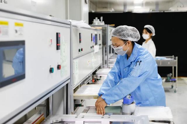 激光蚀刻，精准检测……松江企业生产忙