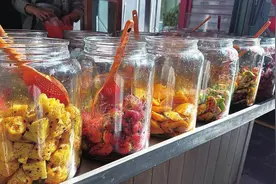 水果拌辣椒 越吃越有味 网友：云南人真是把吃做到了极致图片