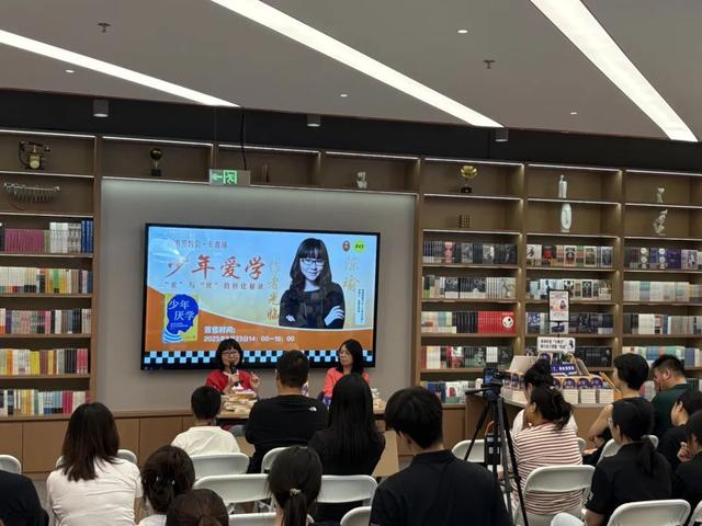 这周末的新民大街又有惊喜！走，去打卡董宇辉同款！
