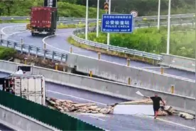 点赞！高速遇事故 热心司机上线疏导交通图片