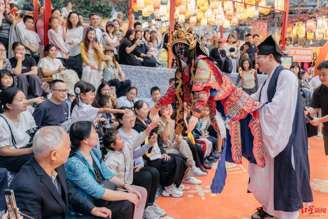 双节期间夜游锦江接待游客36万人次，旅游收入同比增长4.86%