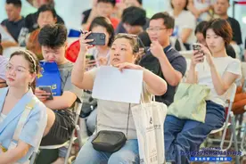 近五千人进场咨询中考补录，今天这里火爆了！图片