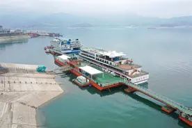 管住船舶污水直排、实现港口岸电全覆盖——“净小宜”“豚小宜”共护绿色航运图片