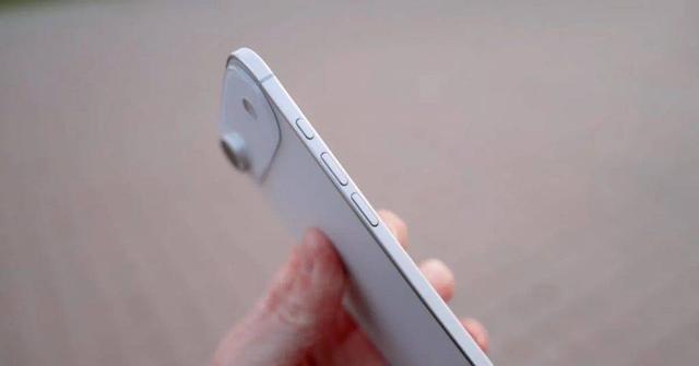 四个「小年」过去，iPhone 总算迎来连续三个「大年」
