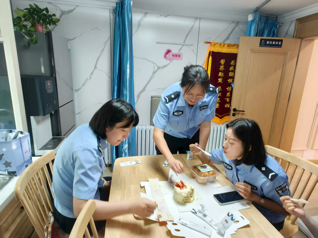 冰城公安：“师带徒”薪火传 亦师亦友共成长