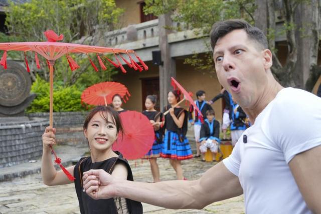 不只是一场演出：在广西深山，我活进了白裤瑶的24小时