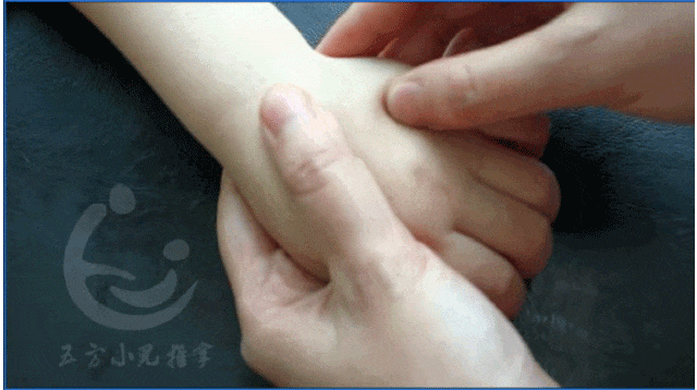 小儿推拿巧治地图舌，健脾和胃在家也能做