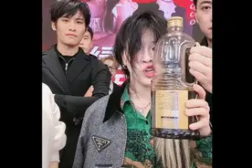 “抖音一哥”带货YSL，阴间直播吓尿网友图片