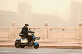 2024年首次沙尘天气过程来袭！多地现沙尘暴，剧烈冷热交替提供沙源图片