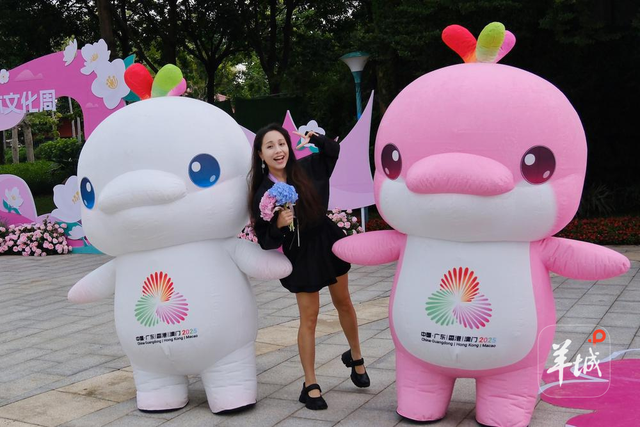 秋明拍花｜名副其实的“花城”：人在画中游，笑从花畔生