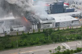 不到1分钟3.5万个锂电池爆炸，上周有人听到“砰”声，韩国电池厂大火是如何发生的图片
