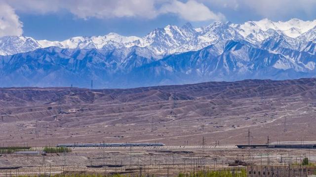 别只刷手机！坐动车经过这里时，窗外有惊喜