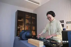 太潮了！53岁杭州退休阿姨当DJ，带着年轻人一起蹦迪图片