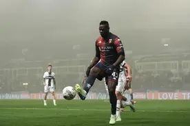 登场5分钟吃黄牌！34岁的巴洛特利期待在意甲上演童话般的告别演出图片