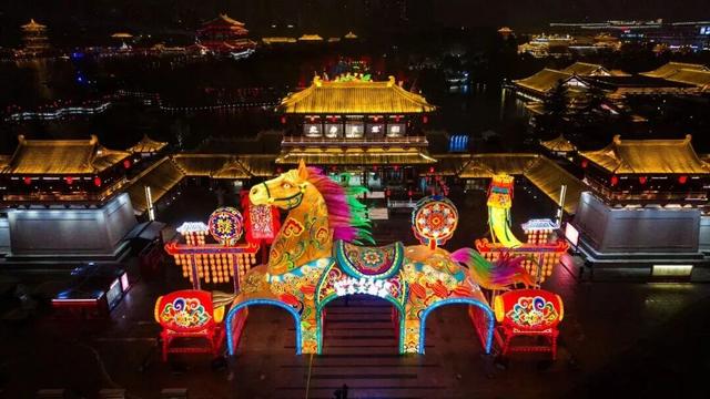 长安灯会的马多成“马”了！双园千灯万马，解锁马年最潮打开方式