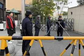 浙江温州：“以练筑防，安全童行” 七都所开展反恐防暴、防冲撞安全应急演练活动图片