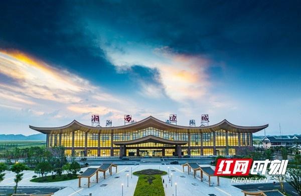 湘西州入选“中国50古城古镇目的地榜”第七名