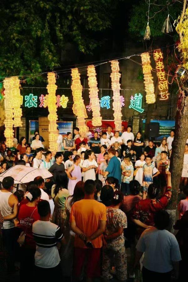 神农架：“天然空调”引客来 避暑经济持续升温