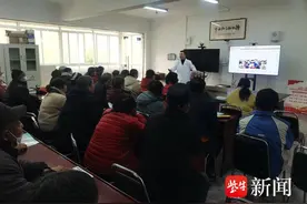 六合区接待寺社区，携手南京丁义山医院为居民义诊图片