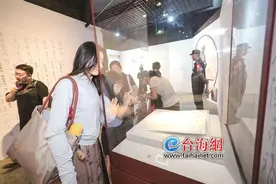 一方手帕上留下“20世纪最伟大情书” 6件国家一级文物亮相厦门市博物馆“国家宝藏”特展图片