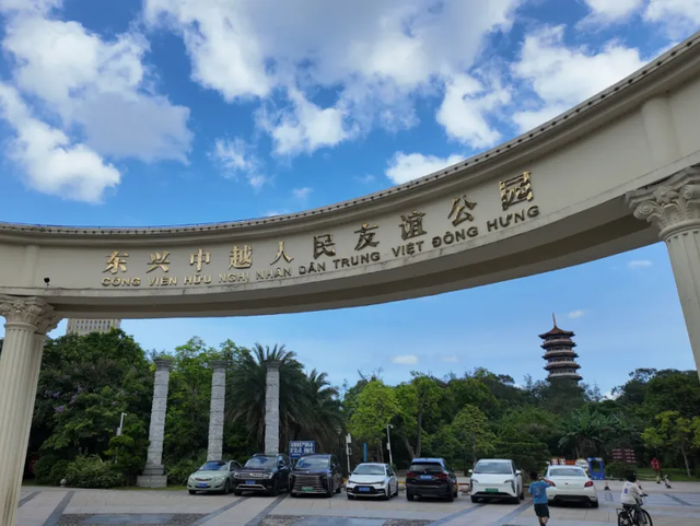 东兴跨境游引央视关注，带你探索边境特色景点和美食~