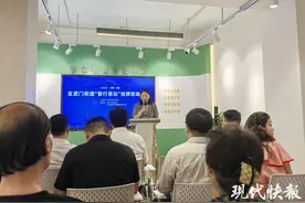 在社区门口一键叫车还能查公交，南京首个公共交通类智慧站牌落户廖家巷社区图片