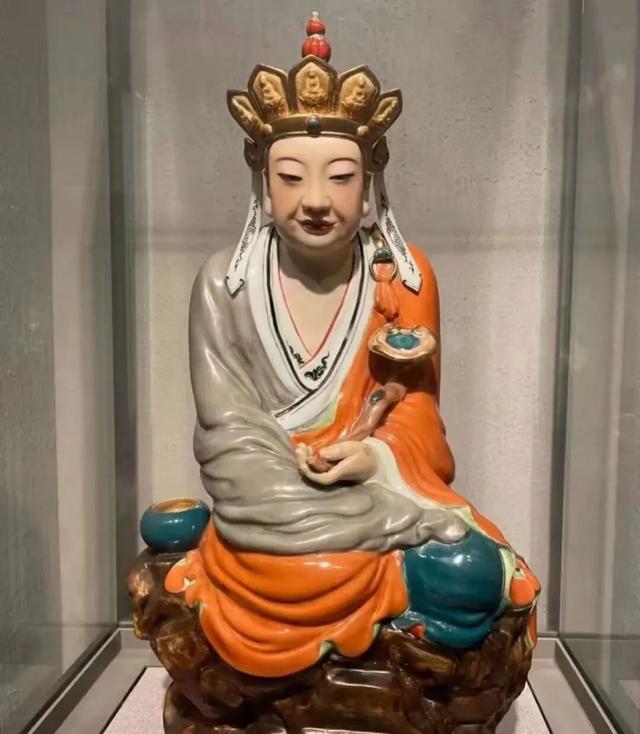 第一批去景德镇躺平的中产，已经「卷疯了」