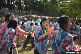 “2025年中外学生欢庆佛历新年宋干节”活动在广西华侨学校举办图片