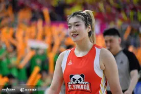 助队卫冕👏实至名归！李梦总决赛场均16+3+4 获得FMVP图片