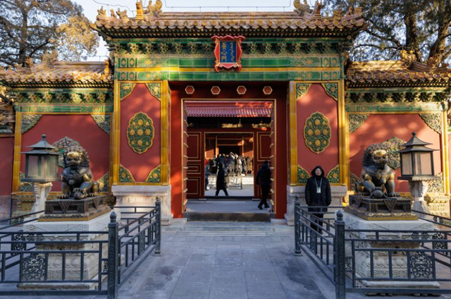 故宫养心殿开放首日人气火爆，外地游客临时改行程来探访