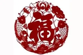 窗玻璃上盛开红艳艳的花图片