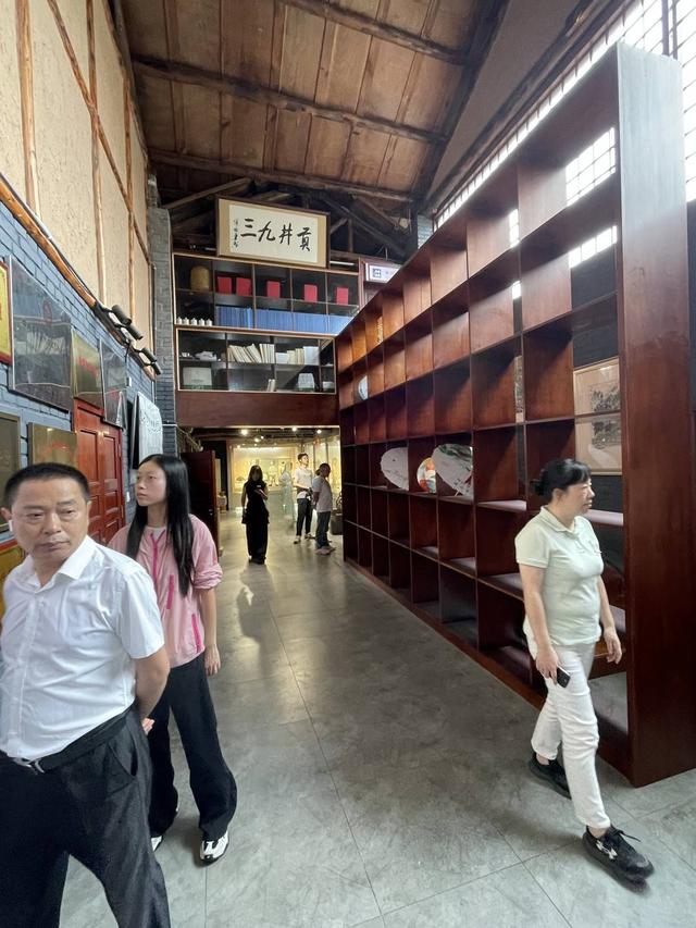 国庆中秋长假超102万人次游客游自贡 恐龙IP引爆朋友圈形成“追龙热”