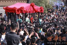 华商观察|开封王婆爆火，全国多地效仿 “说媒”活动遍地开花折射出的单身困境图片