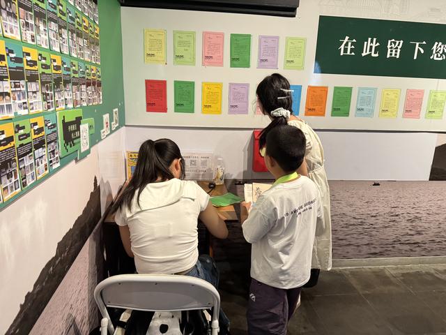 上海一图书馆留言簿火出圈 你对杭州的爱，杭州博物馆也都珍藏着