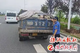 天元城管开展建筑垃圾大排查大整治专项行动图片